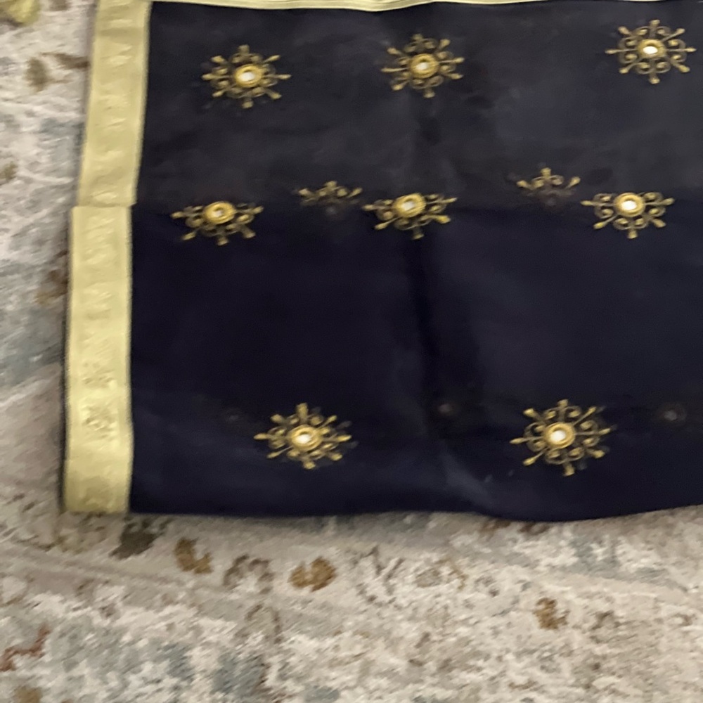 Elegant Black and Gold Bedding Set